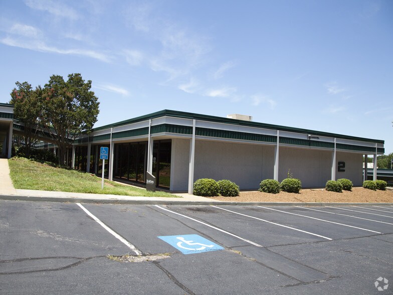 More Photos Of 25 Woods Lake Rd, Greenville Unknown For Lease
