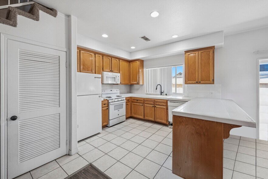 More Photos Of 242 Kennedy St, Chula Vista Apartments For Sale