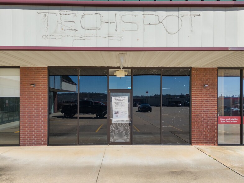 More Photos Of 2215 Fayetteville Rd, Van Buren Unknown For Lease