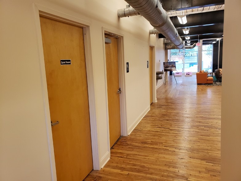 More Photos Of 1233 W Morehead St, Charlotte Office For Lease