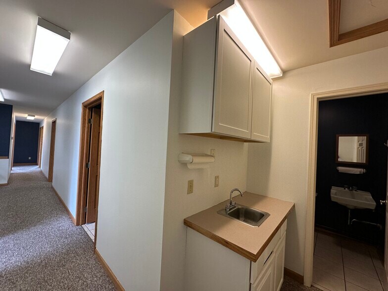 More Photos Of 6523 Stadium Dr, Kalamazoo Medical For Lease