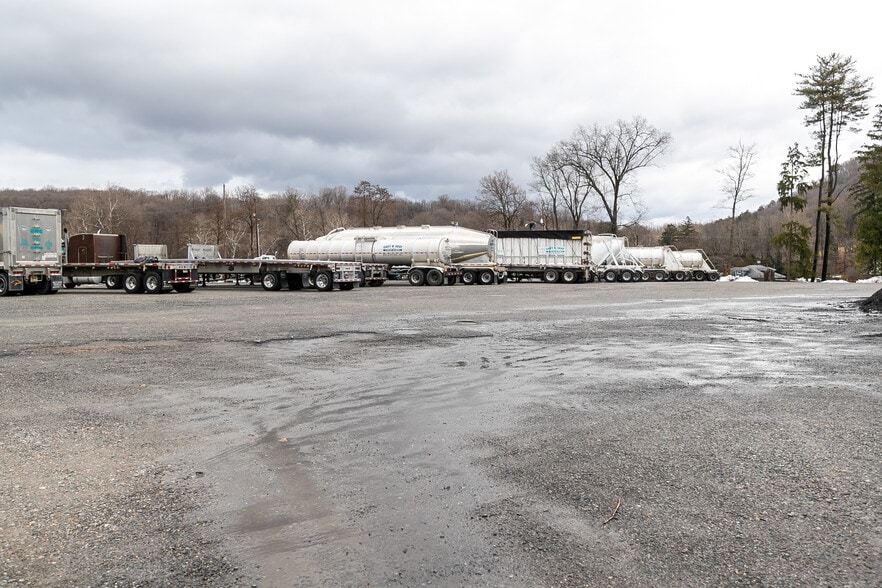 More Photos Of 56 US 46 Hwy, Columbia Distribution For Lease