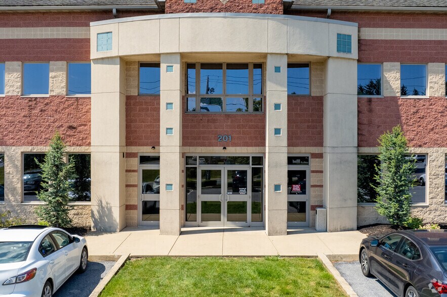 More Photos Of 201 Granite Run Dr, Lancaster Office For Lease