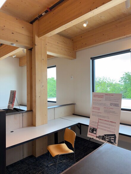 More Photos Of 2422 E 7th St, Austin Office For Lease