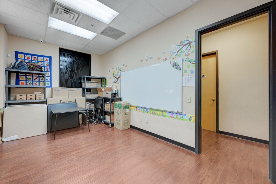 More Photos Of 6284 Spring Mountain Rd, Las Vegas Office For Sale