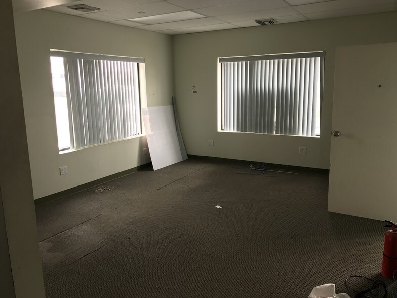 More Photos Of 1866 Seaford Ave, Wantagh Office For Sale