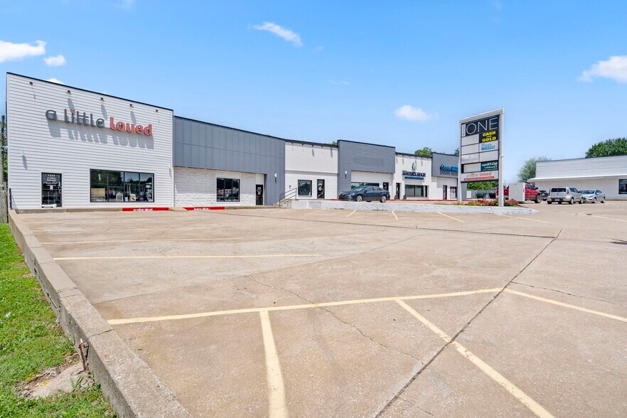 More Photos Of 1223 US-412, Siloam Springs Storefront For Lease