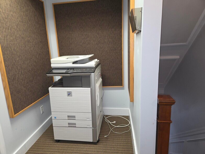 More Photos Of 282 Montvale Ave, Woburn Office For Sale