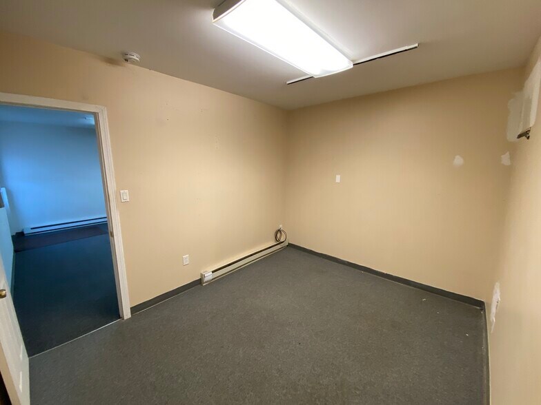 More Photos Of 180 Sunny Valley Rd, New Milford Light Distribution For Lease