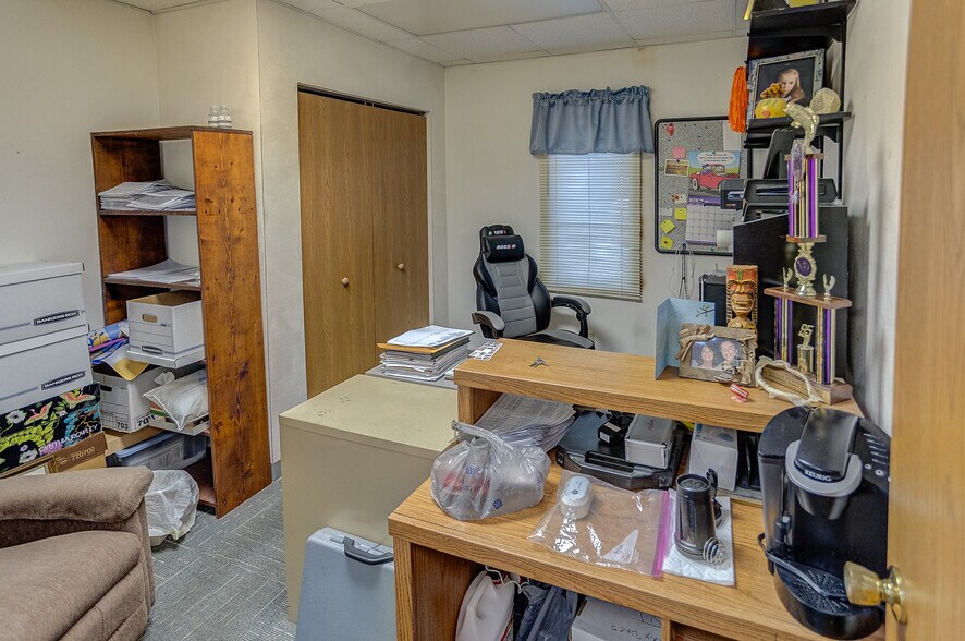 More Photos Of 607 E Lyons St, Marissa Medical For Sale