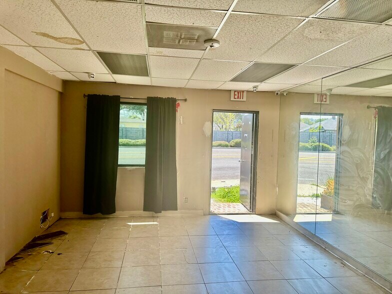 More Photos Of 5277 W Jefferson Blvd, Los Angeles General Retail For Sale