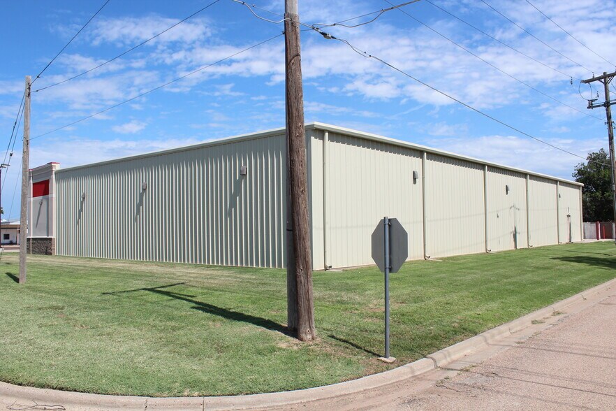 More Photos Of 302 N Birch Ave, Munday General Retail For Sale