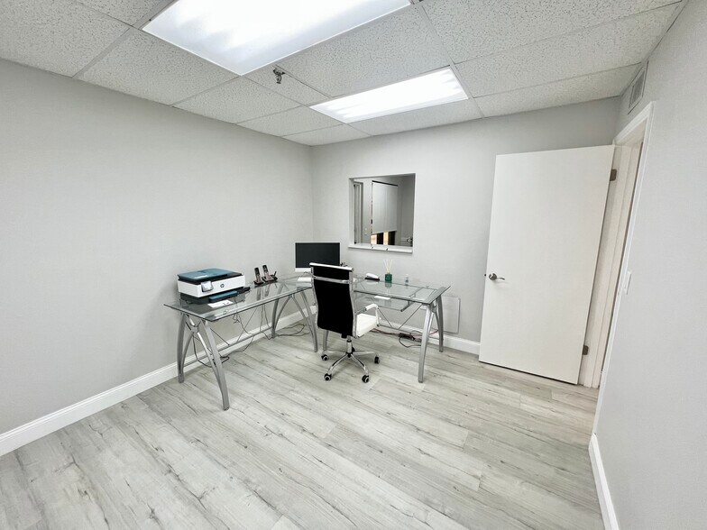 More Photos Of 2650 Bahia Vista St, Sarasota Medical For Sale