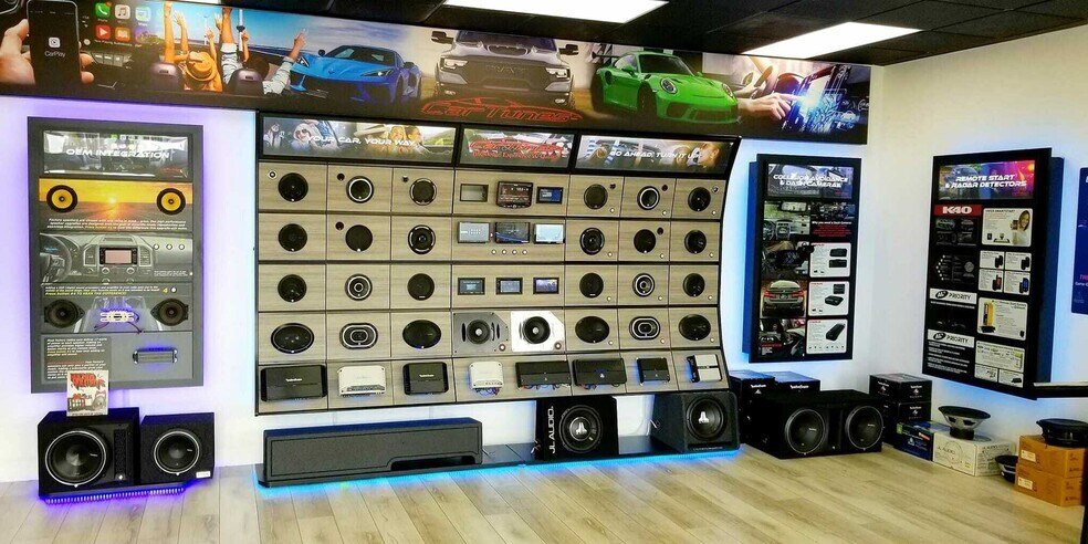 More Photos Of 1110 E Bay Dr, Largo Storefront Retail Office For Lease