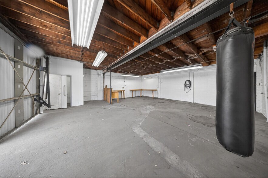 More Photos Of 959 Gower St, Los Angeles Auto Repair For Lease