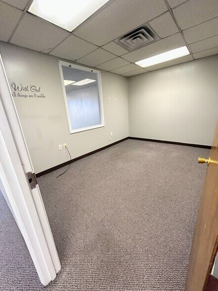 More Photos Of 30 W 11th Ave, York Storefront For Lease