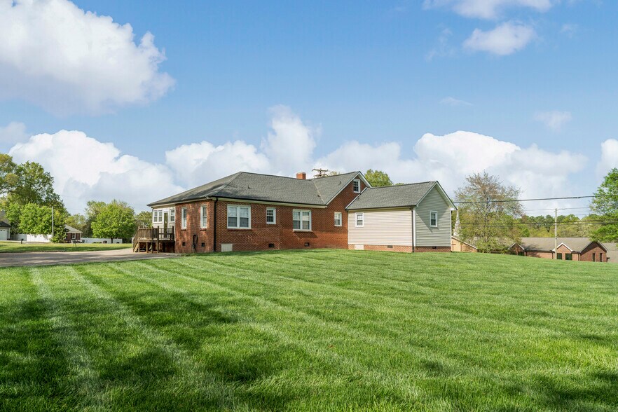 More Photos Of 2310 Concord Lake Rd, Kannapolis Office Residential For Lease