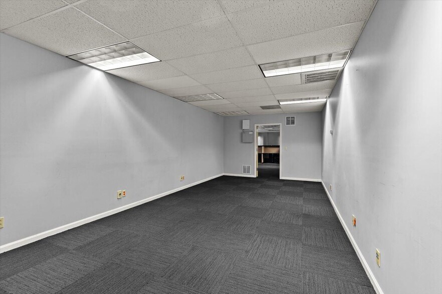 More Photos Of 617 Mulberry St, Elizabethtown Office For Sale