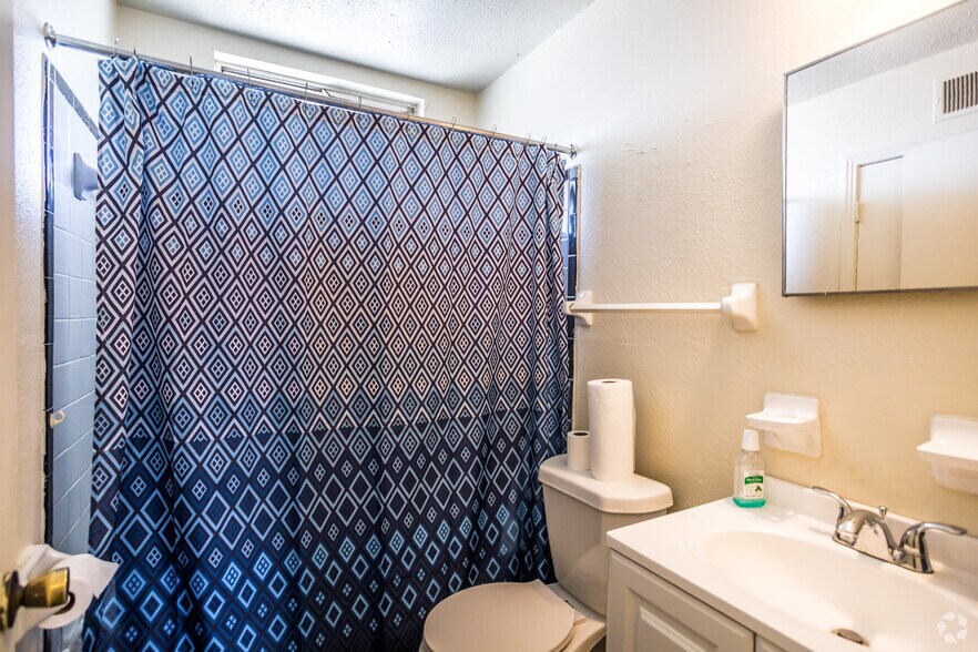 More Photos Of 2227 Airways Blvd, Memphis Apartments For Sale