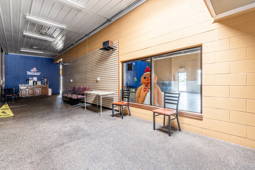 More Photos Of 2415 Maple Ave, Zanesville General Retail For Sale