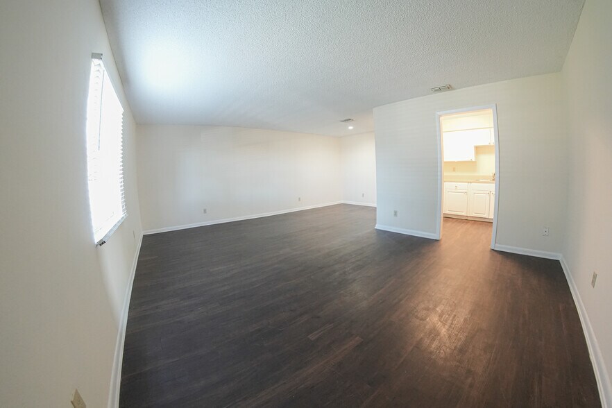 More Photos Of 38112 Townview Ave, Zephyrhills Apartments For Sale