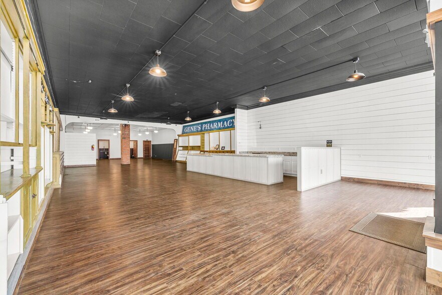 More Photos Of 111 E Main St, Laurel Storefront For Sale