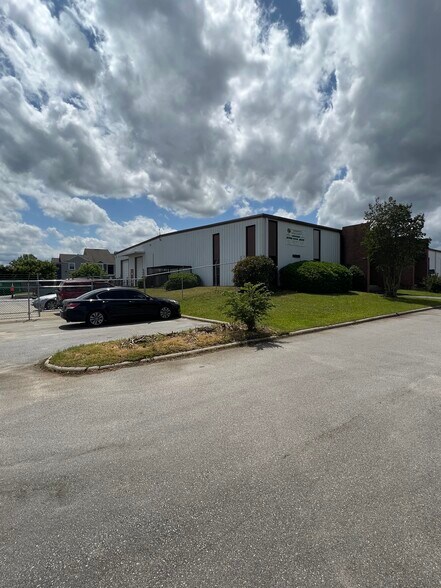 More Photos Of 1340 Old Dairy Dr, Columbia Warehouse For Lease