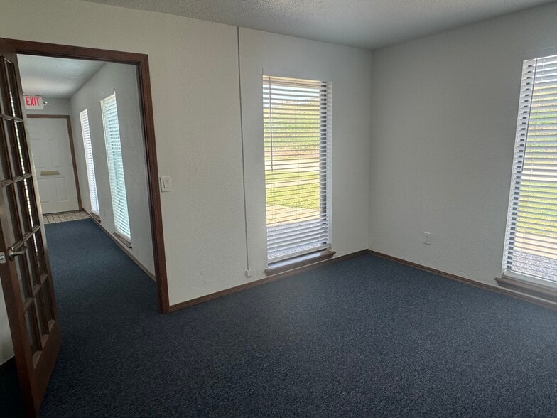 More Photos Of 221-229 N I-35 Service Rd, Moore Office For Lease
