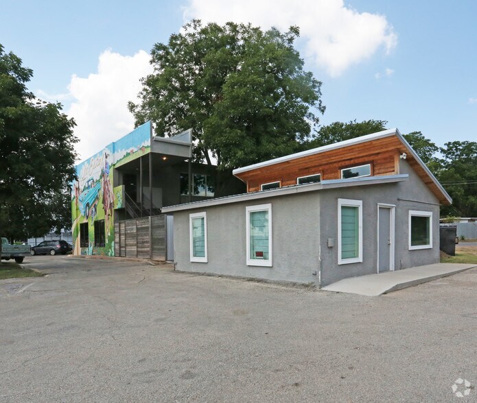 More Photos Of 1000 E 51st St, Austin Unknown For Lease