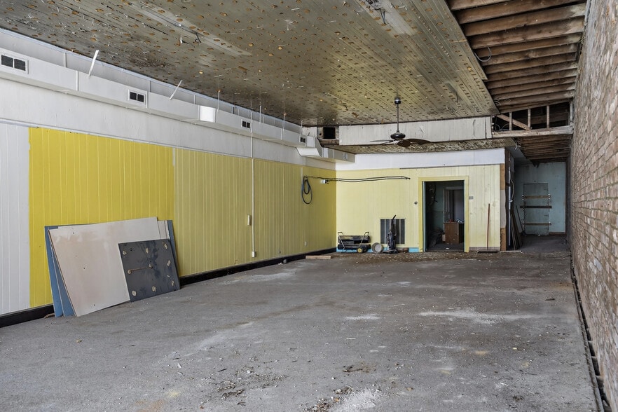 More Photos Of 130-134 King St, Keysville Flex For Sale