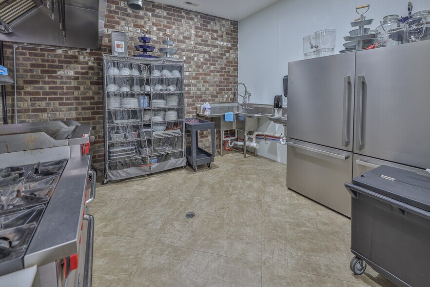 More Photos Of 115 Neal St, Martin General Retail For Sale