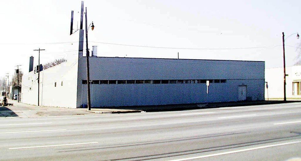 More Photos Of 5800 E Eight Mile Rd, Detroit Warehouse For Lease