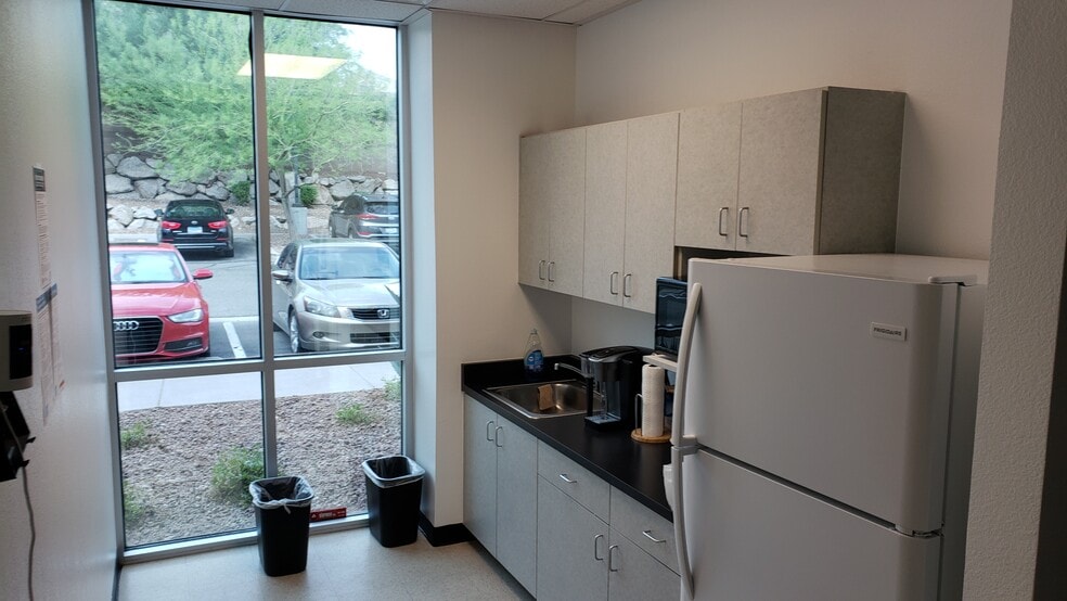 More Photos Of 9960 W Cheyenne Ave, Las Vegas Office For Sale