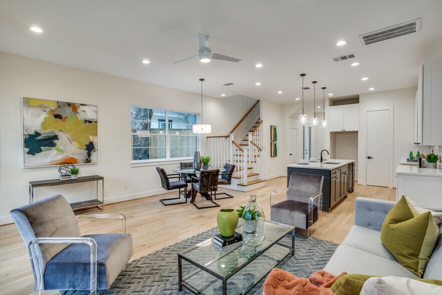 More Photos Of 421/423 Wayne, Dallas Apartments For Sale