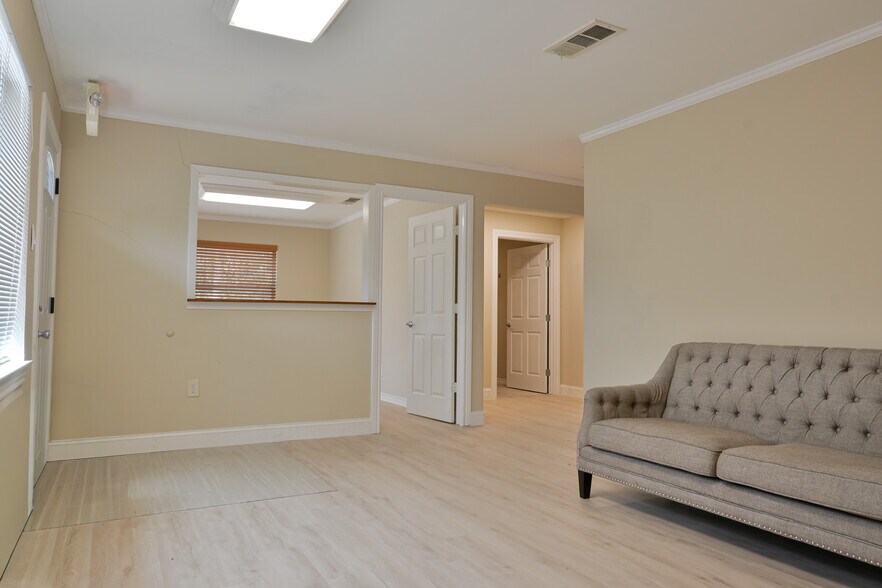 More Photos Of 304 E Broad St, Mansfield Office For Lease