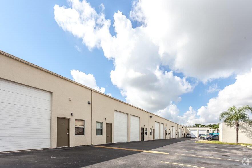 More Photos Of 4342-4394 SW 74th Ave, Miami Warehouse For Lease