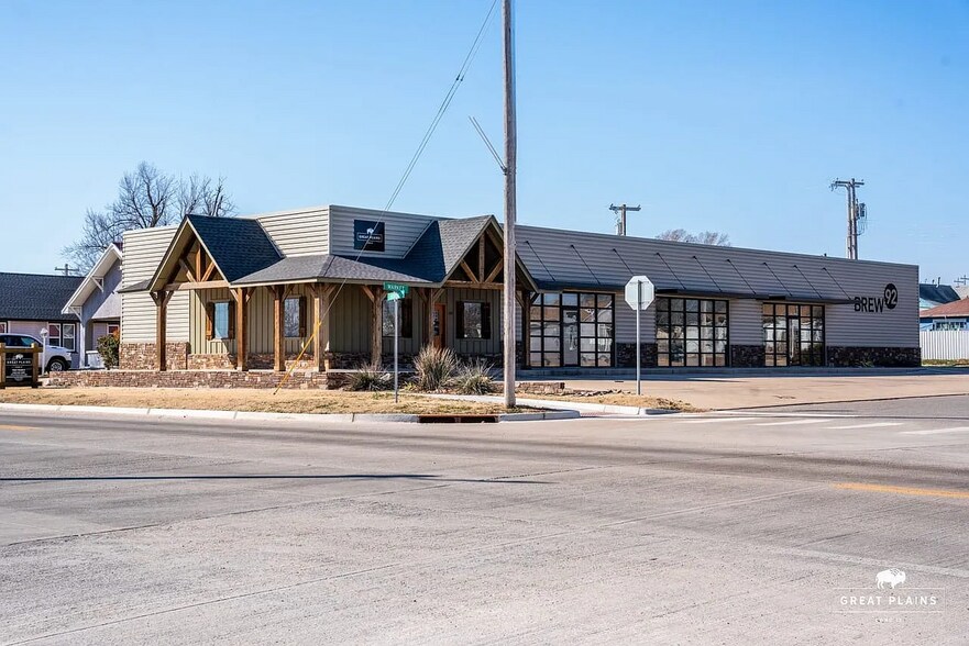 More Photos Of 204 S Broadway Ave, Hinton Storefront Retail Office For Sale