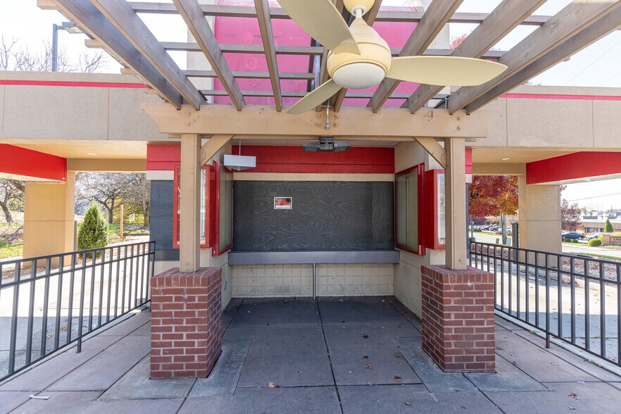 More Photos Of 2901 Candlers Mountain Rd, Lynchburg Fast Food For Sale