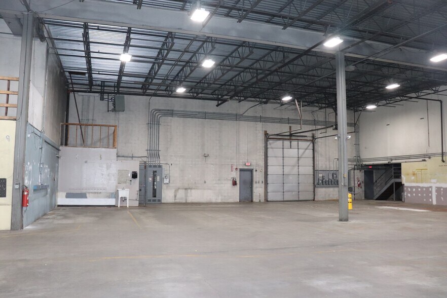 More Photos Of 1 Nablus Rd, Wakefield Distribution For Lease