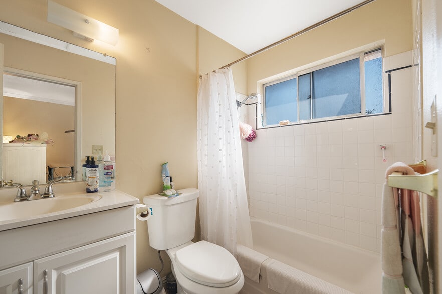 More Photos Of 646 S Grand St, Orange Apartments For Sale