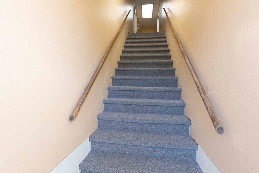 More Photos Of 1203 SE 9th Ter, Cape Coral Light Distribution For Lease