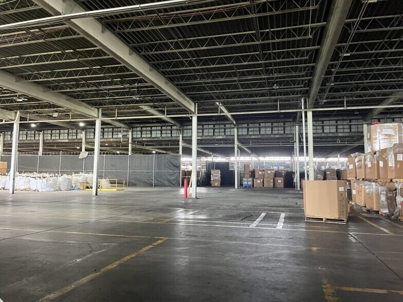 More Photos Of 1119 Kickapoo St, Lincoln Warehouse For Sale