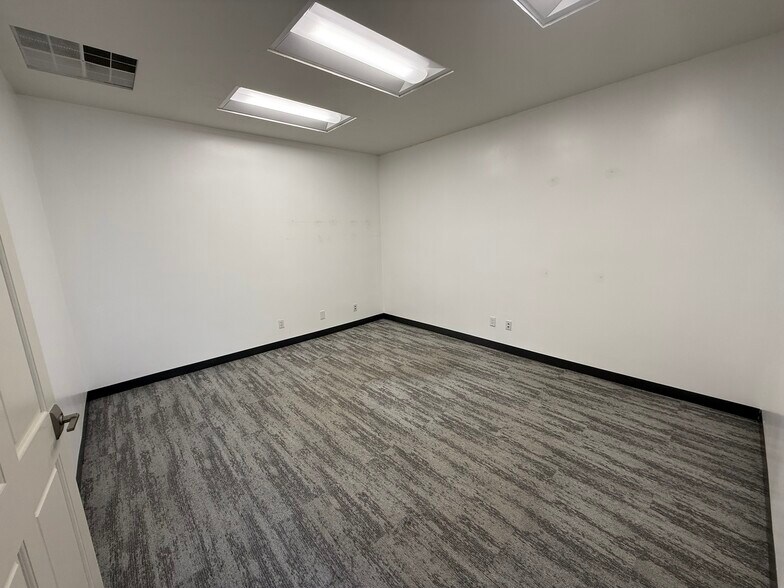 More Photos Of 1935 Friendship Dr, El Cajon Manufacturing For Sale