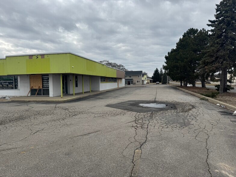 More Photos Of 2829-2835 Bay Rd, Saginaw General Retail For Lease