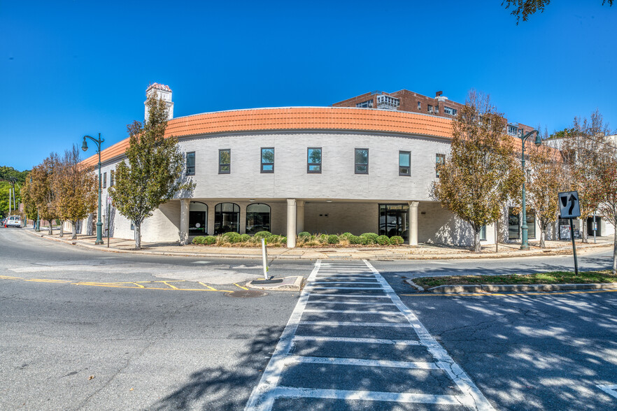 Primary Photo Of 2 Madison Ave, Larchmont Office For Lease