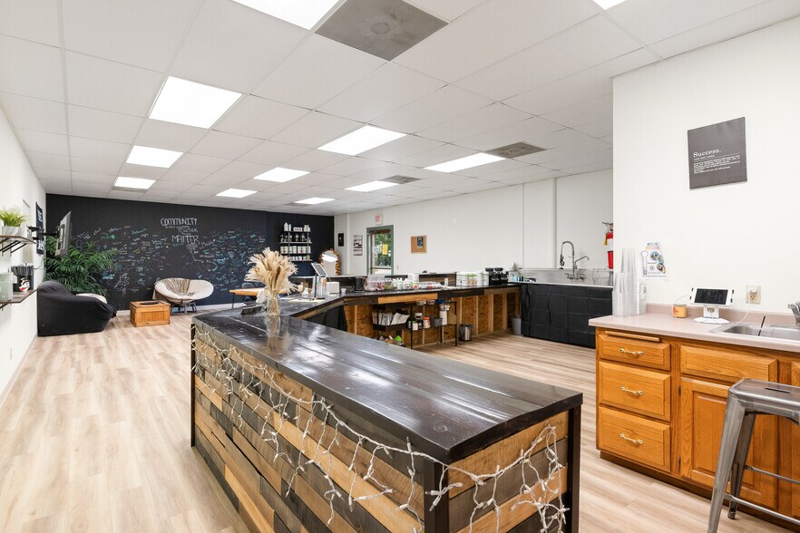 More Photos Of 316 N Main St, Lake Mills Office For Sale