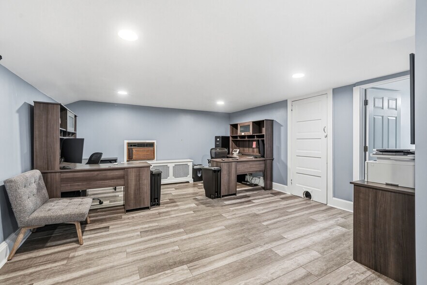 More Photos Of 113-115 W Ridge Pike, Conshohocken Storefront For Lease