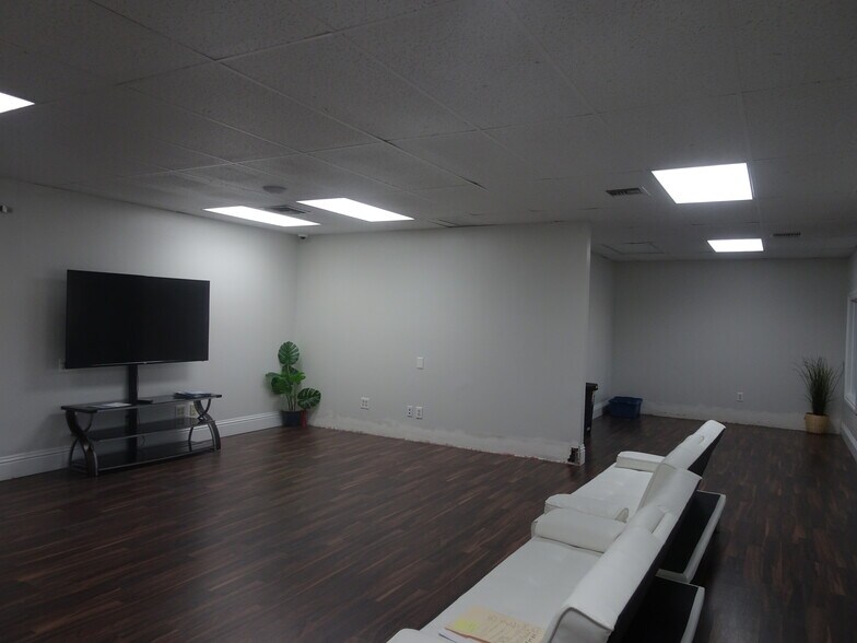 More Photos Of 2826 E Oakland Park Blvd, Fort Lauderdale Office For Sale