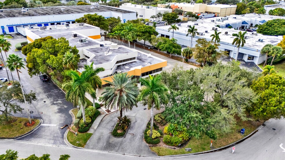 More Photos Of 8850 NW 20th St, Doral Light Manufacturing For Sale