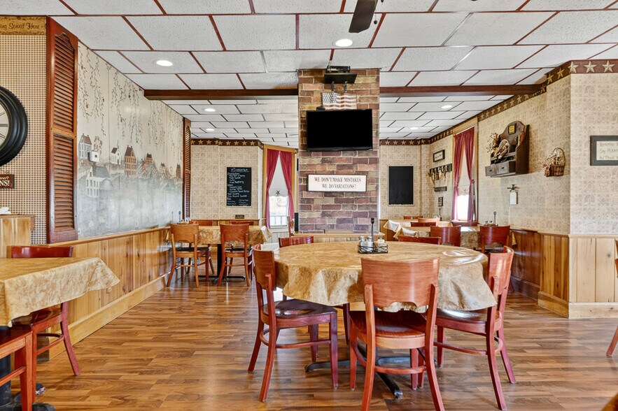 More Photos Of 1281 OH-183, Atwater Restaurant For Sale